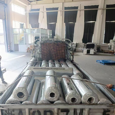 裝車(chē)發(fā)貨 忙忙碌碌